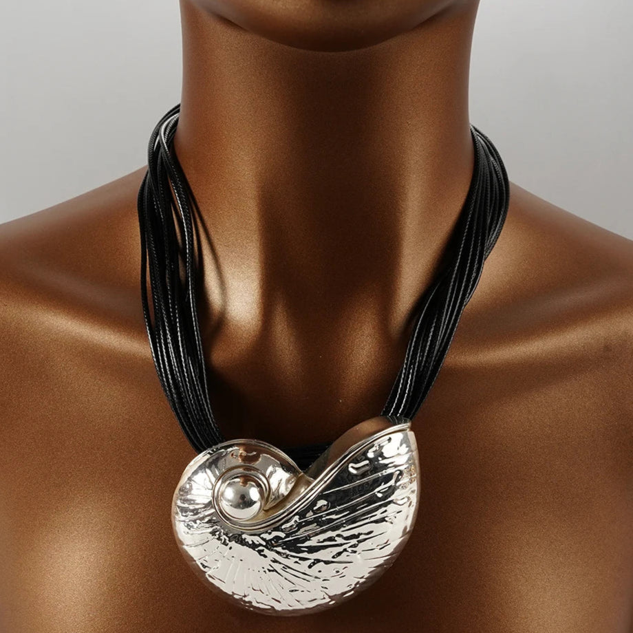 Collier Queen Cree
